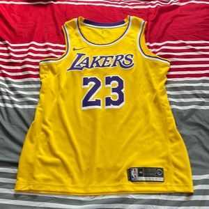I’m selling a Lakers Lebron James jersey. Number 23.